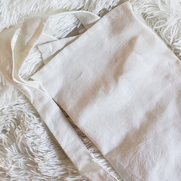 Brand New Rae Dunn Embroidered Patch Apron with Pocket - Picture 3 of 5